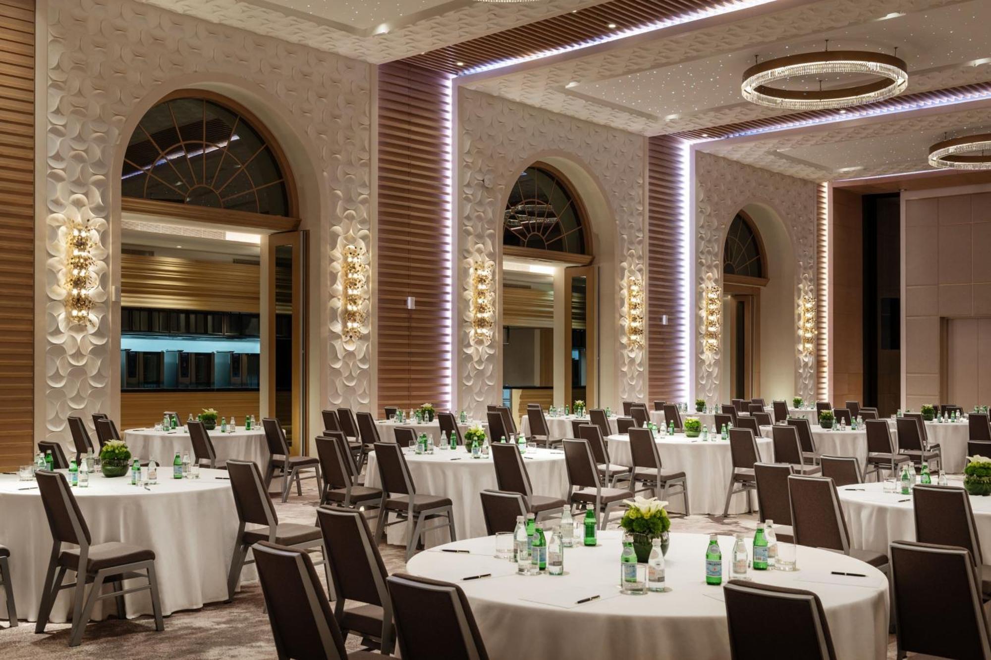 Le Royal Meridien Doha Hotel Exterior photo